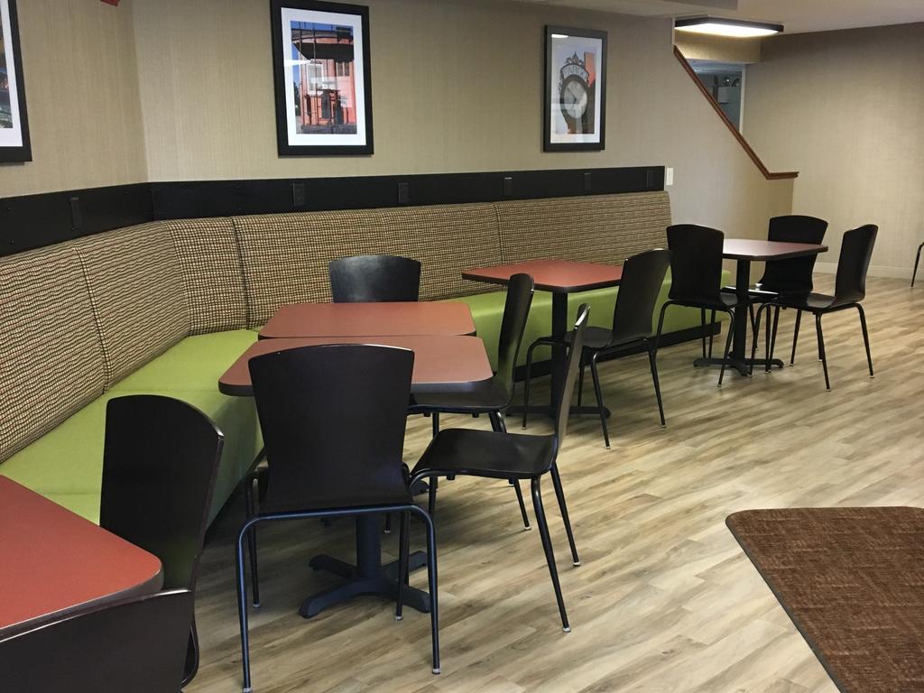 Kelly Inn 13Th Avenue Fargo Bagian luar foto