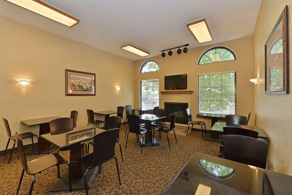 Kelly Inn 13Th Avenue Fargo Bagian luar foto