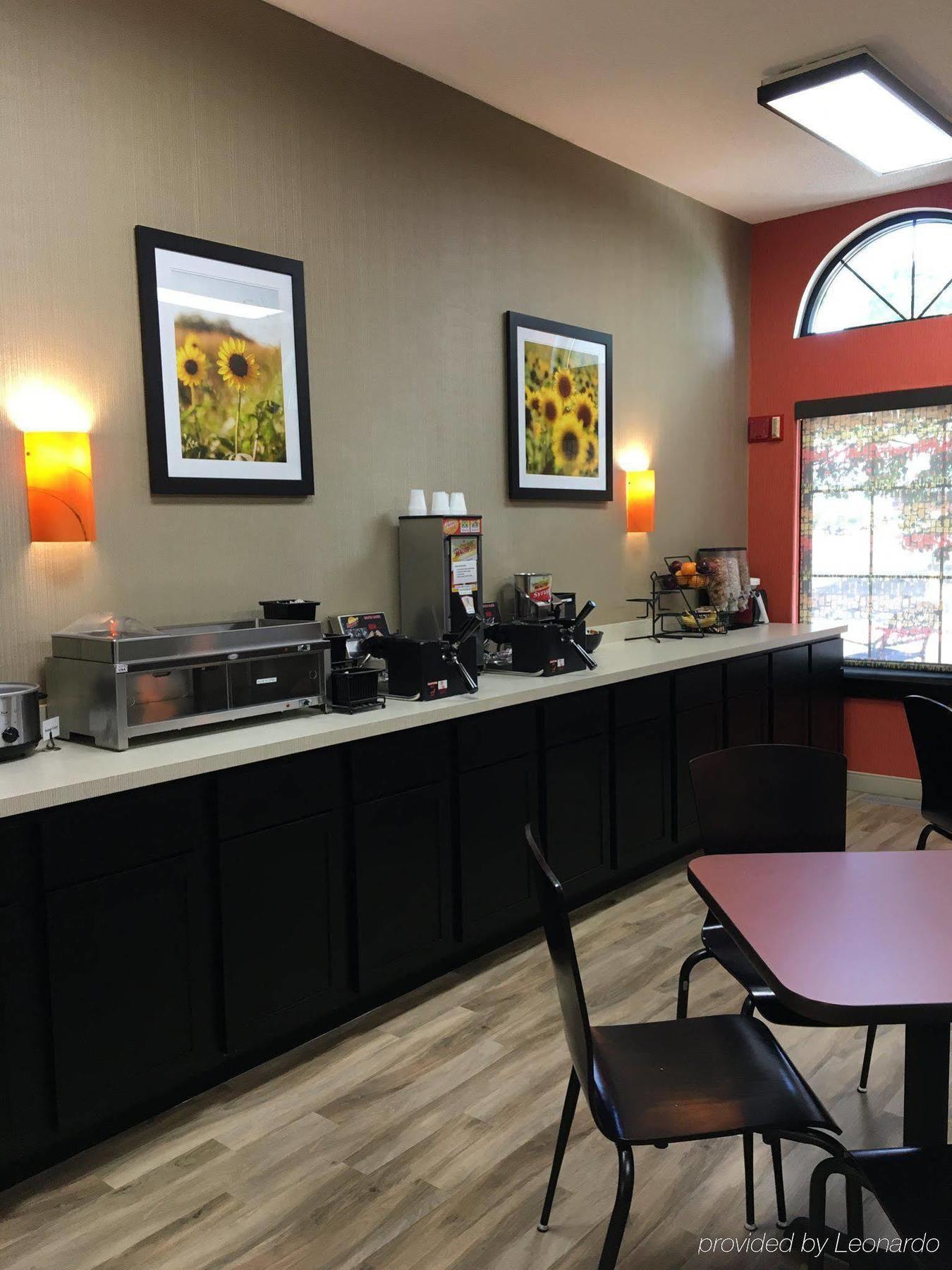 Kelly Inn 13Th Avenue Fargo Bagian luar foto
