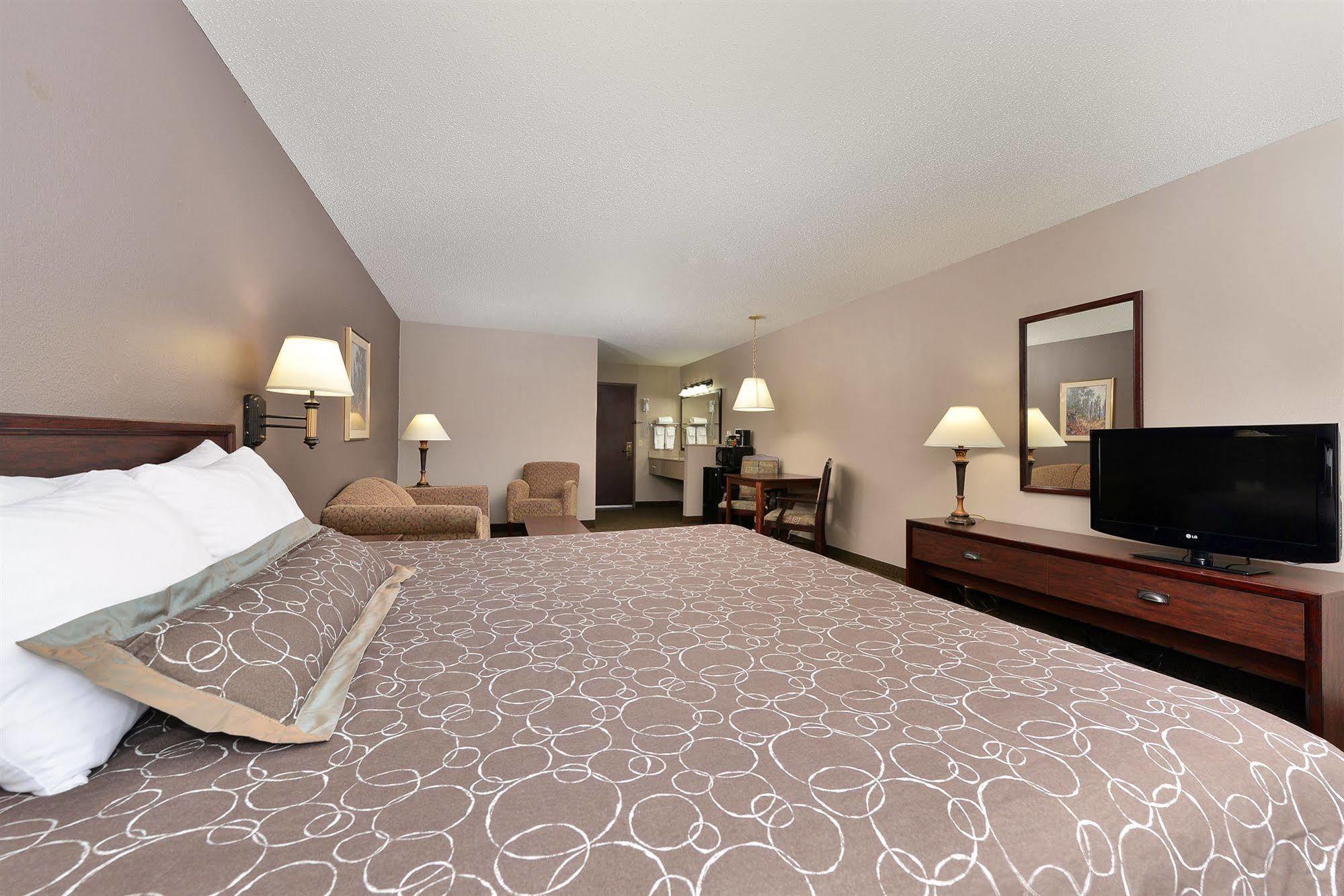 Kelly Inn 13Th Avenue Fargo Bagian luar foto