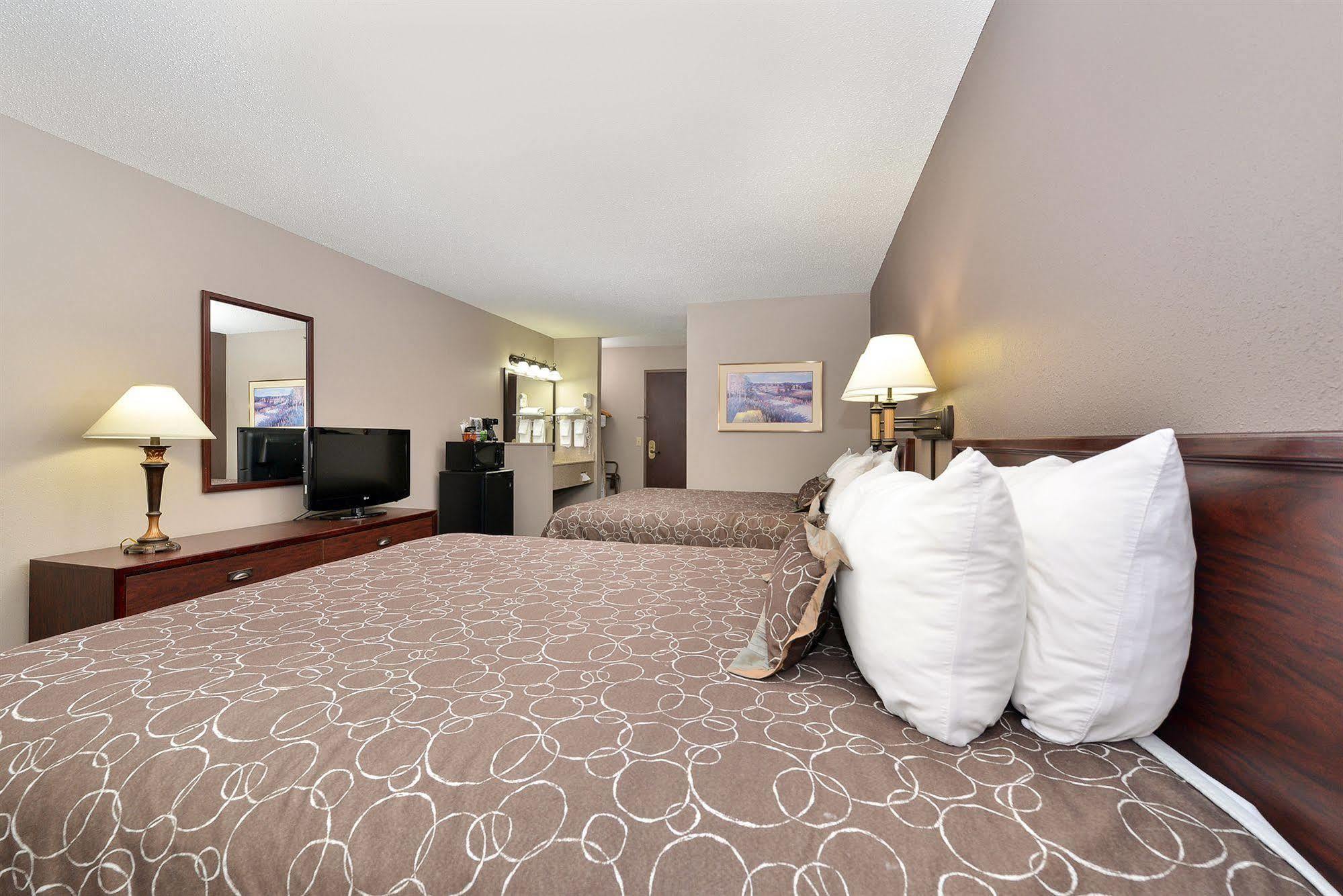 Kelly Inn 13Th Avenue Fargo Bagian luar foto