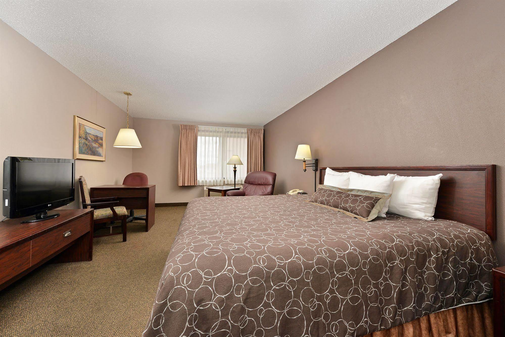Kelly Inn 13Th Avenue Fargo Bagian luar foto