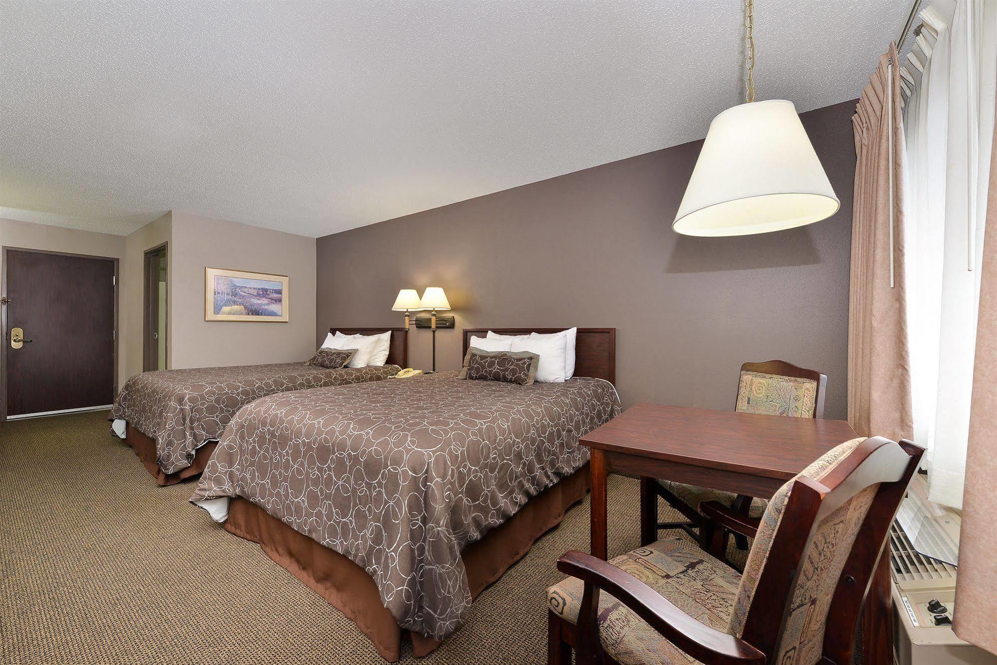 Kelly Inn 13Th Avenue Fargo Bagian luar foto