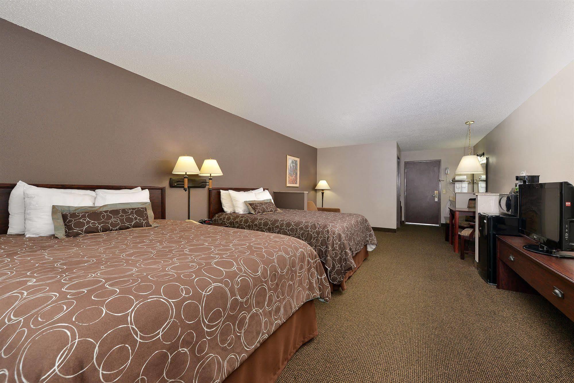 Kelly Inn 13Th Avenue Fargo Bagian luar foto