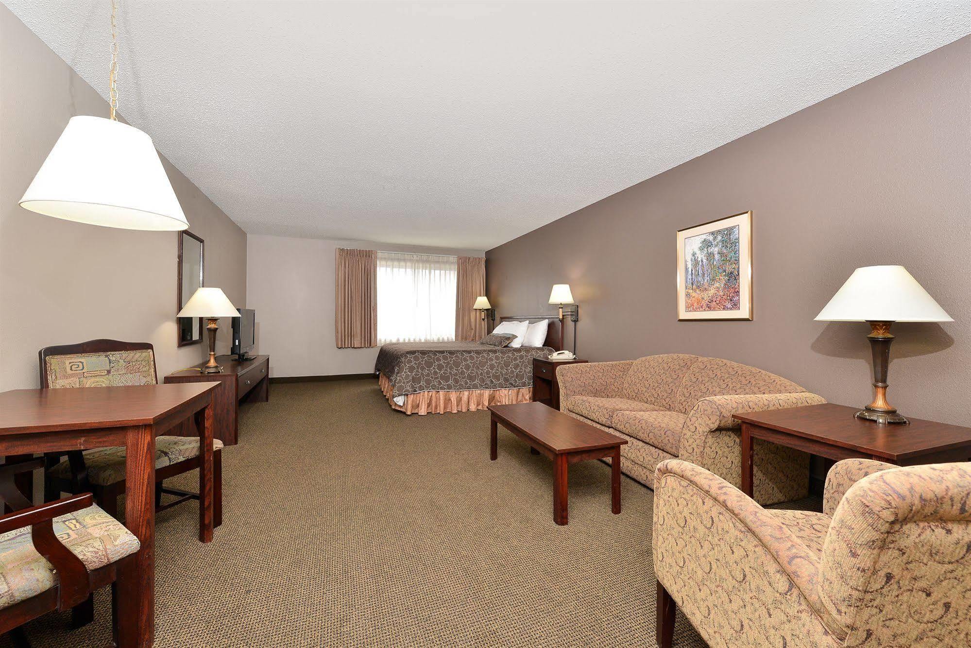 Kelly Inn 13Th Avenue Fargo Bagian luar foto
