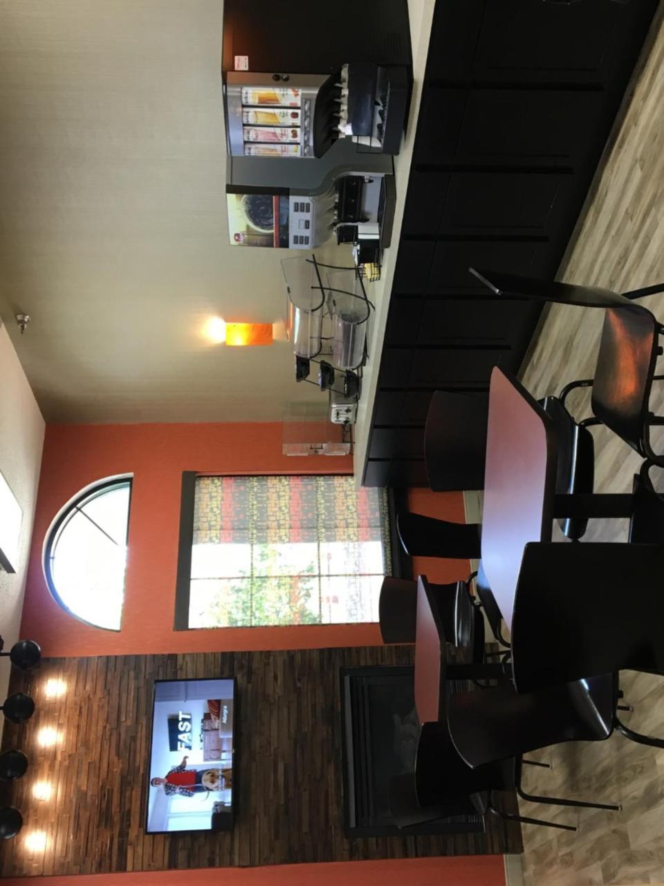 Kelly Inn 13Th Avenue Fargo Bagian luar foto
