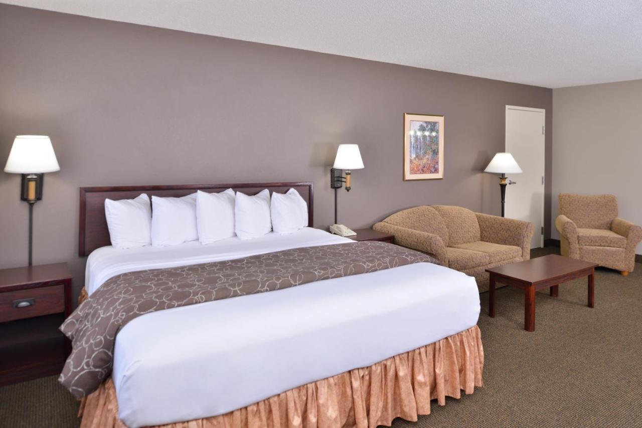 Kelly Inn 13Th Avenue Fargo Bagian luar foto