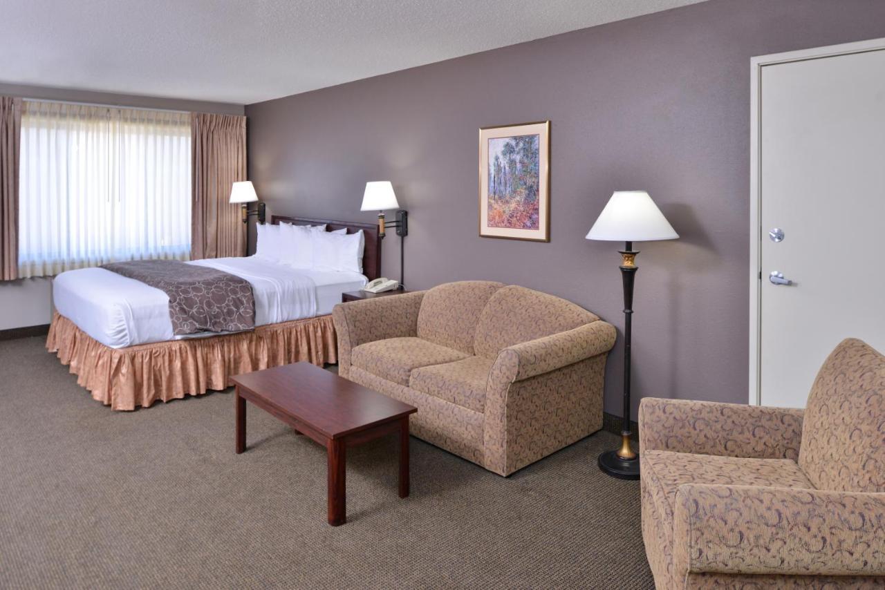 Kelly Inn 13Th Avenue Fargo Bagian luar foto