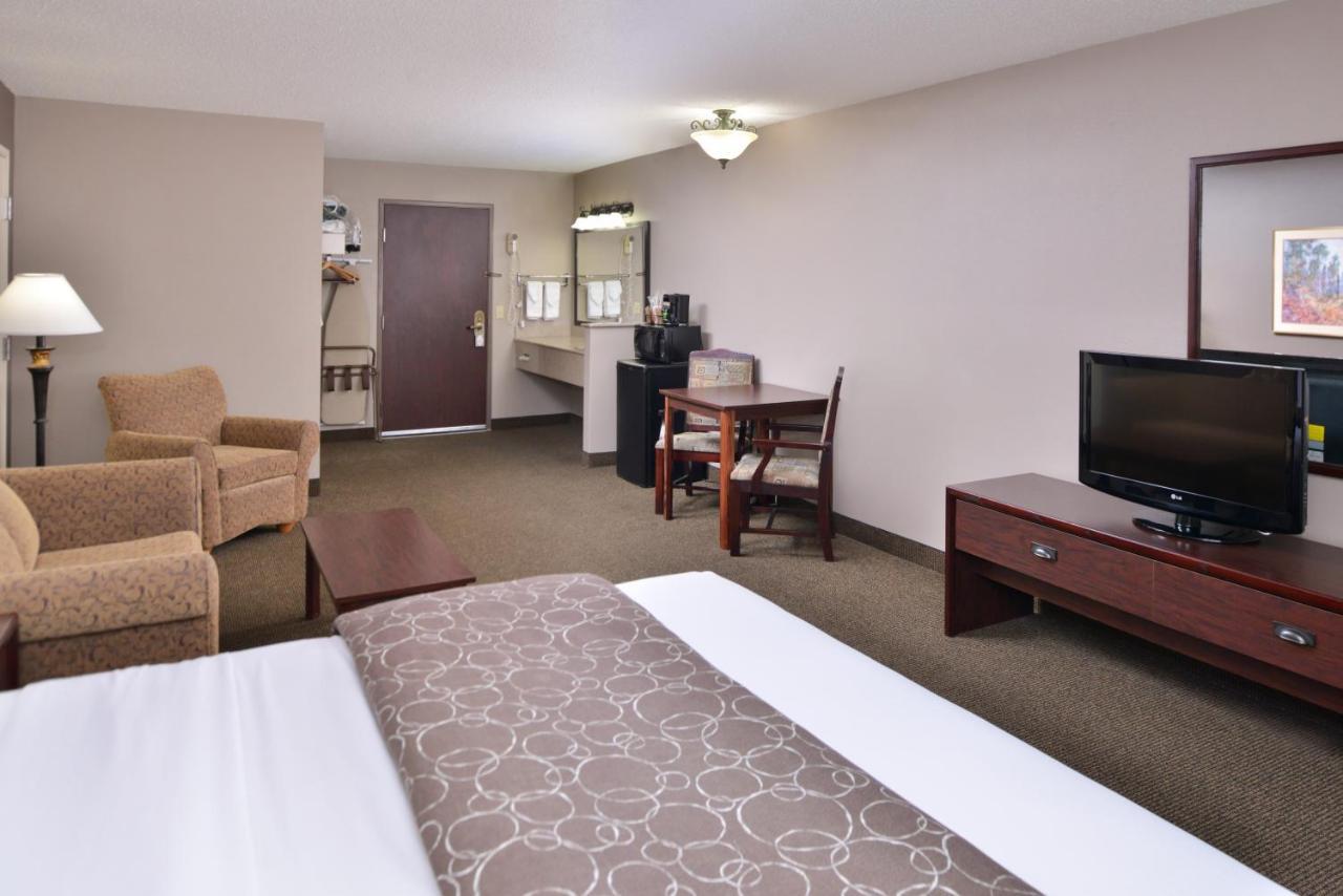 Kelly Inn 13Th Avenue Fargo Bagian luar foto