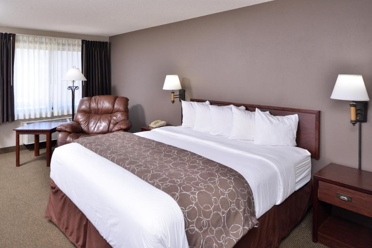 Kelly Inn 13Th Avenue Fargo Bagian luar foto