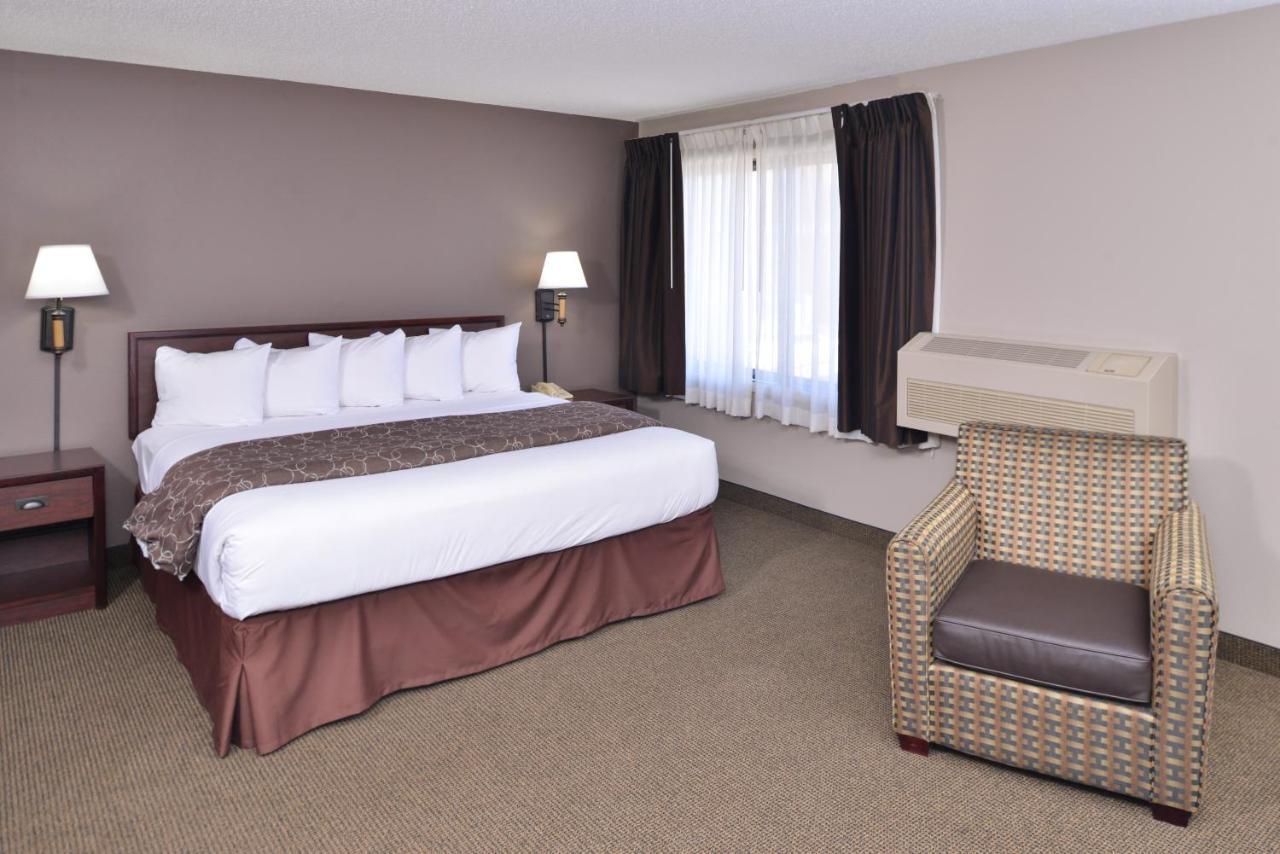 Kelly Inn 13Th Avenue Fargo Bagian luar foto