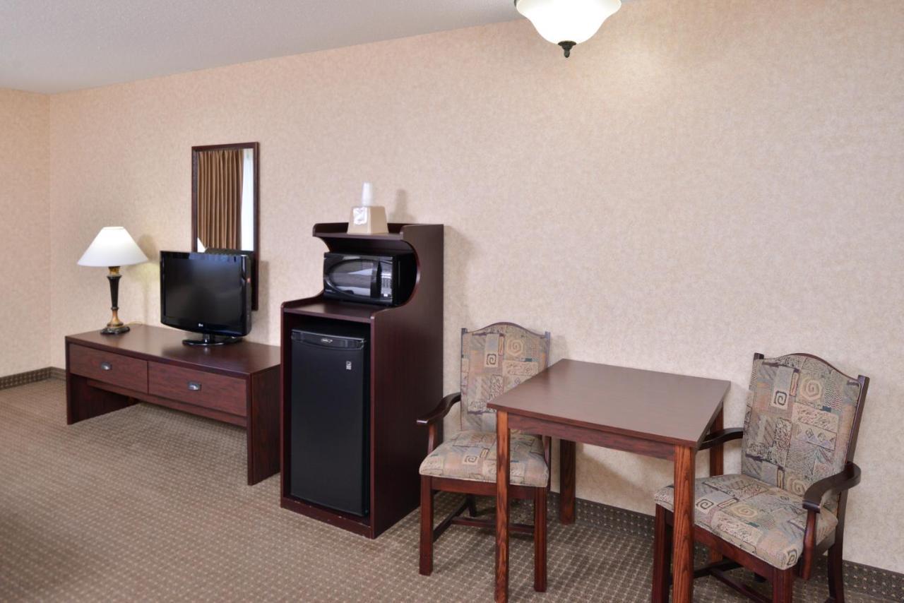 Kelly Inn 13Th Avenue Fargo Bagian luar foto